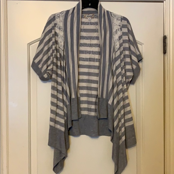 Lulumari Striped Vest with Lace - Picture 1 of 6